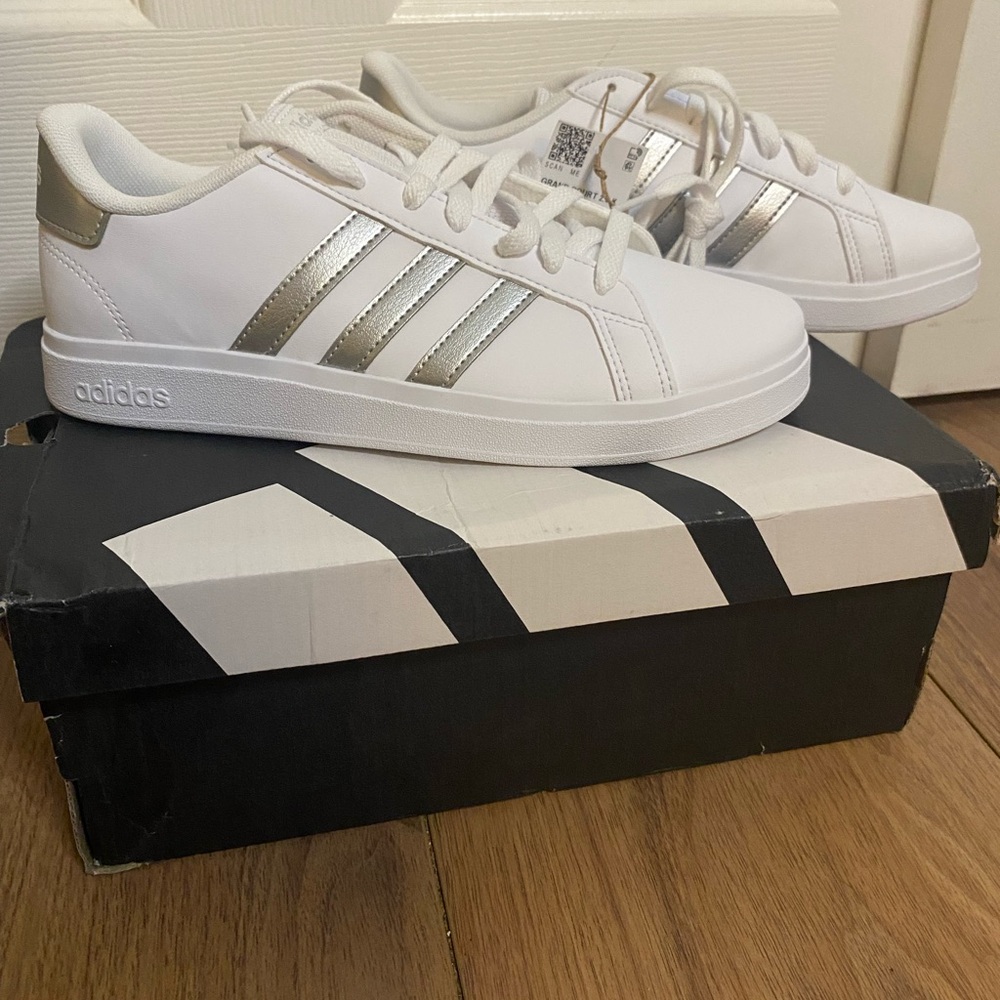 Adidas Grand Court 2.0 K White Sneakers with silver